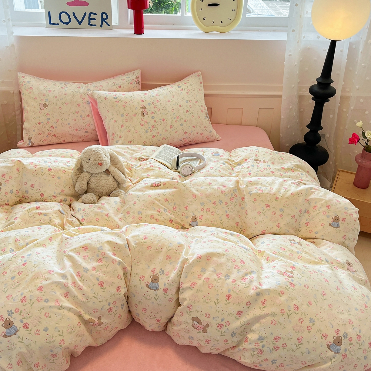 91家纺网 家纺一手货源 找家纺 吉象家纺 2025新款全棉牛奶绒印花四件套 棉绒-花丛小狗