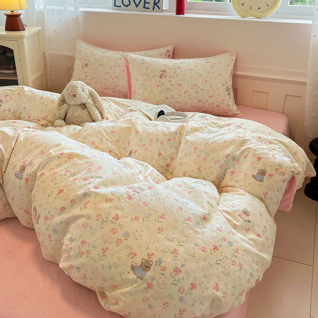 91家纺网 家纺一手货源 找家纺 吉象家纺 2025新款全棉牛奶绒印花四件套 棉绒-花丛小狗