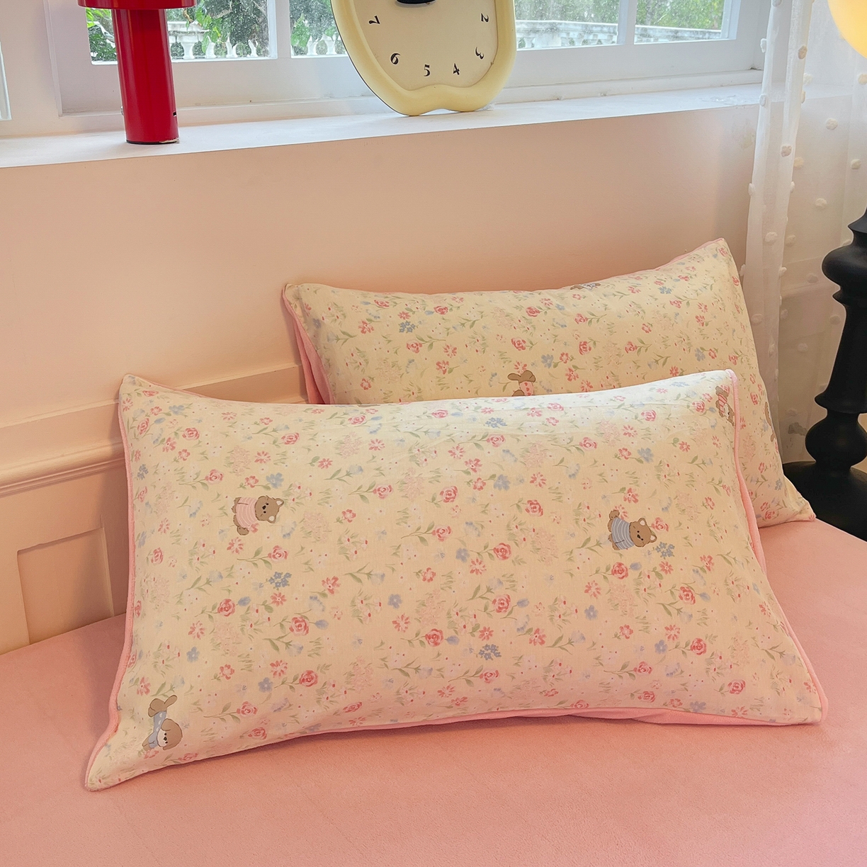 91家纺网 家纺一手货源 找家纺 吉象家纺 2025新款全棉牛奶绒印花四件套 棉绒-花丛小狗