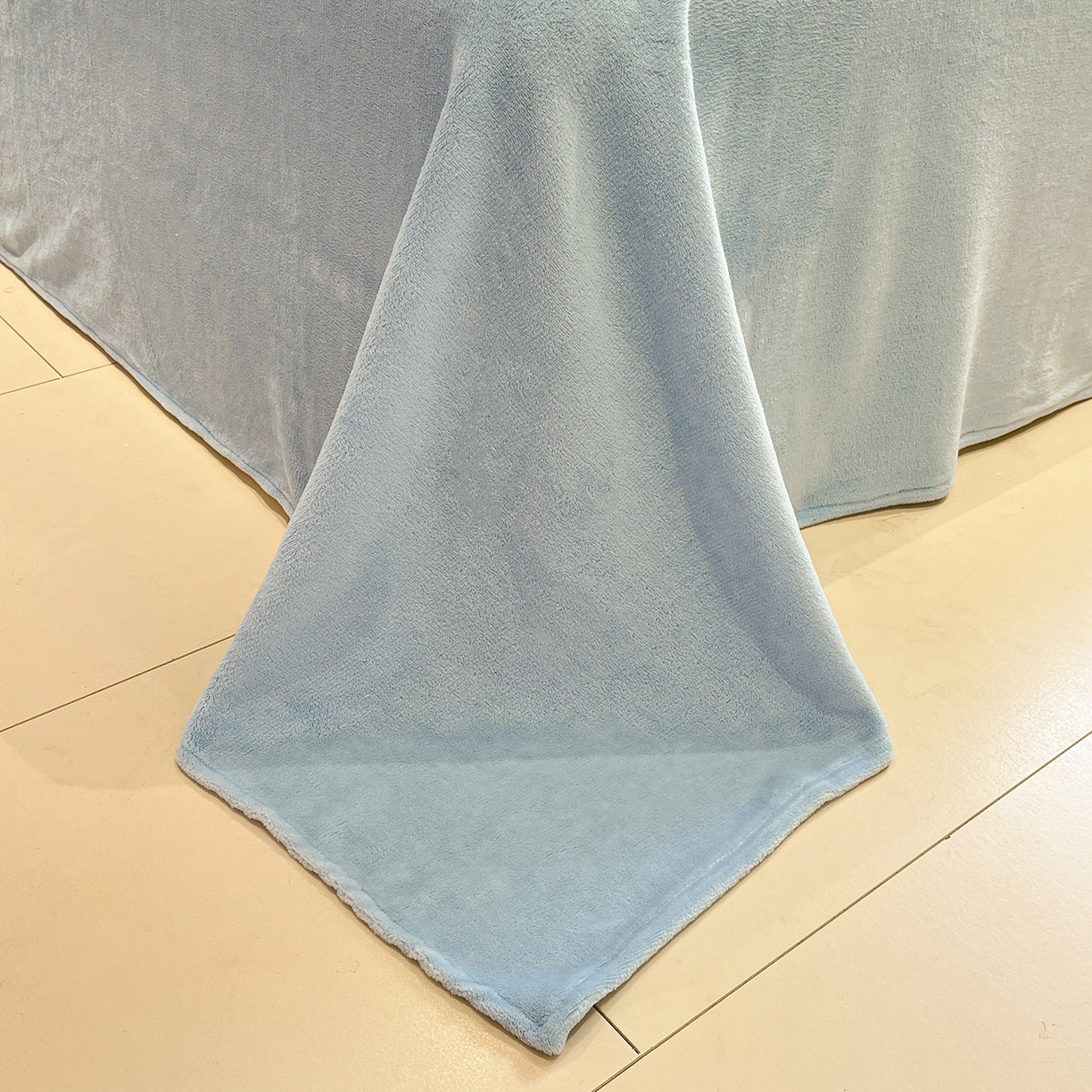 91家纺网 家纺一手货源 找家纺 吉象家纺 2025新款全棉牛奶绒印花四件套 棉绒-蓝色泡芙狗