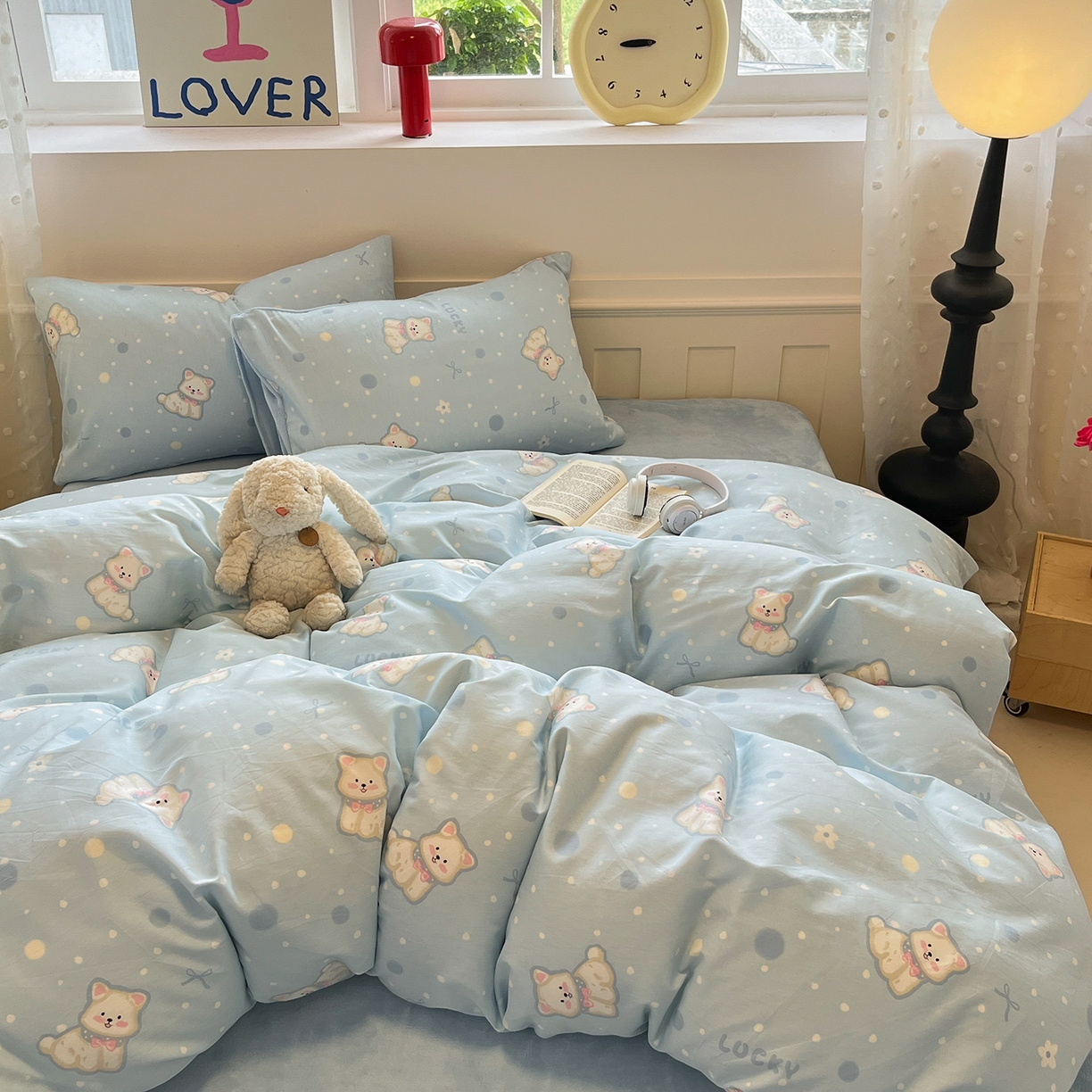 91家纺网 家纺一手货源 找家纺 吉象家纺 2025新款全棉牛奶绒印花四件套 棉绒-蓝色泡芙狗