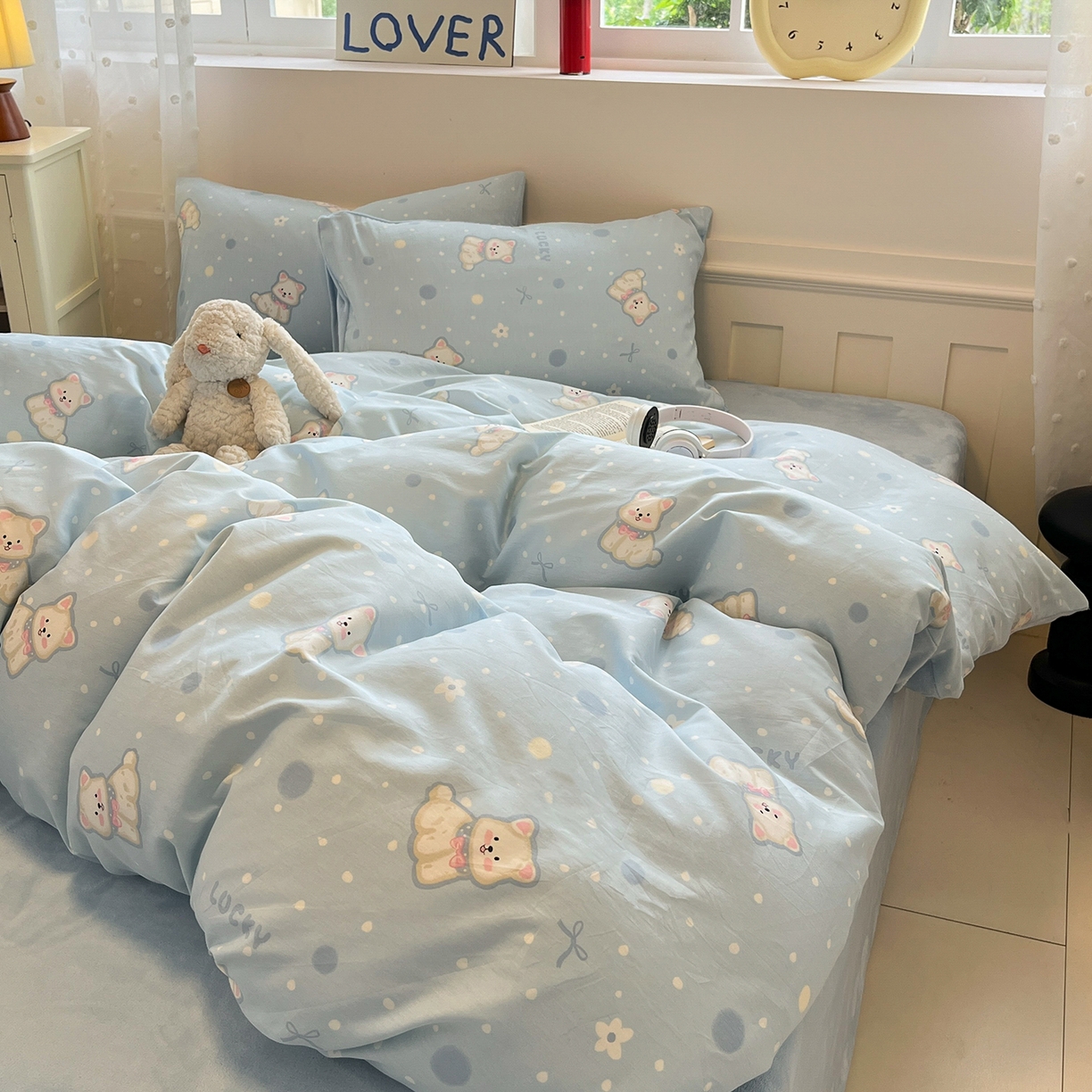 91家纺网 家纺一手货源 找家纺 吉象家纺 2025新款全棉牛奶绒印花四件套 棉绒-蓝色泡芙狗