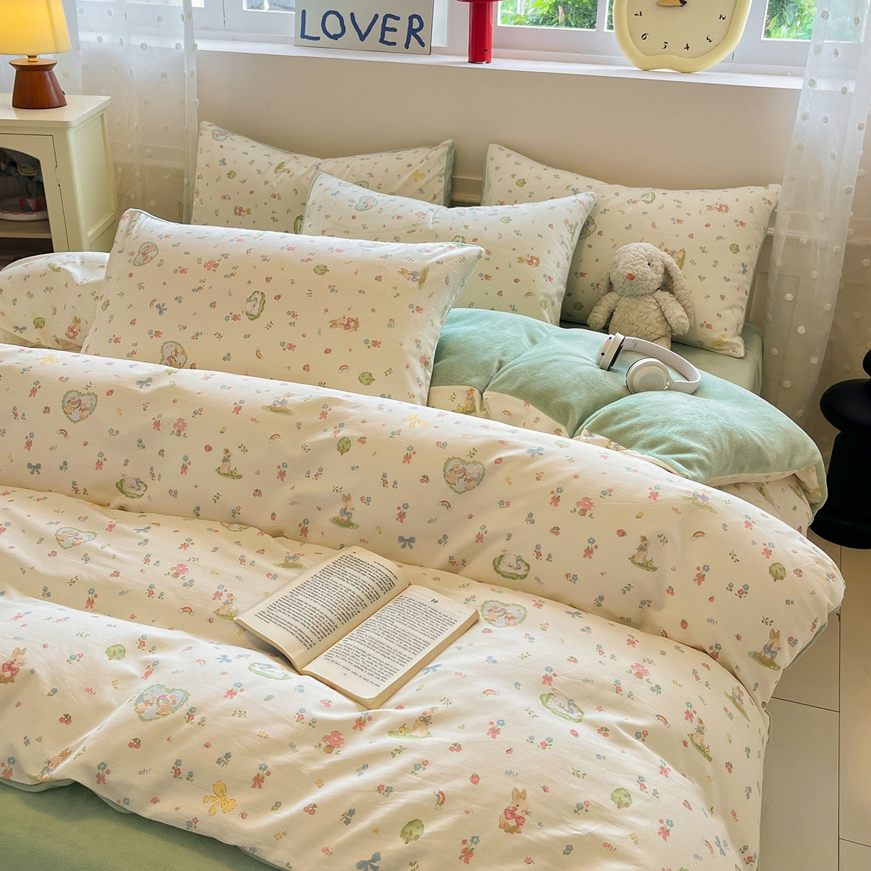 91家纺网 家纺一手货源 找家纺 吉象家纺 2025新款全棉牛奶绒印花四件套 棉绒-蘑菇小兔