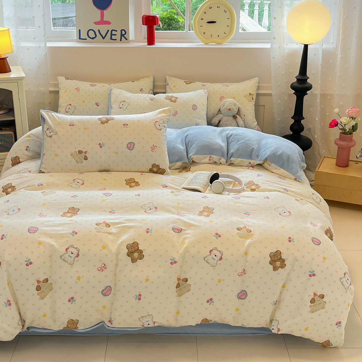 91家纺网 家纺一手货源 找家纺 吉象家纺 2025新款全棉牛奶绒印花四件套 棉绒-奶油甜心熊