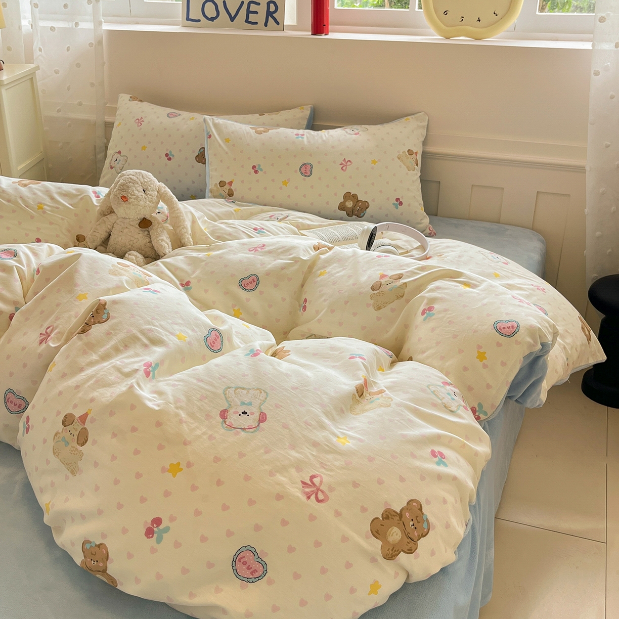 91家纺网 家纺一手货源 找家纺 吉象家纺 2025新款全棉牛奶绒印花四件套 棉绒-奶油甜心熊