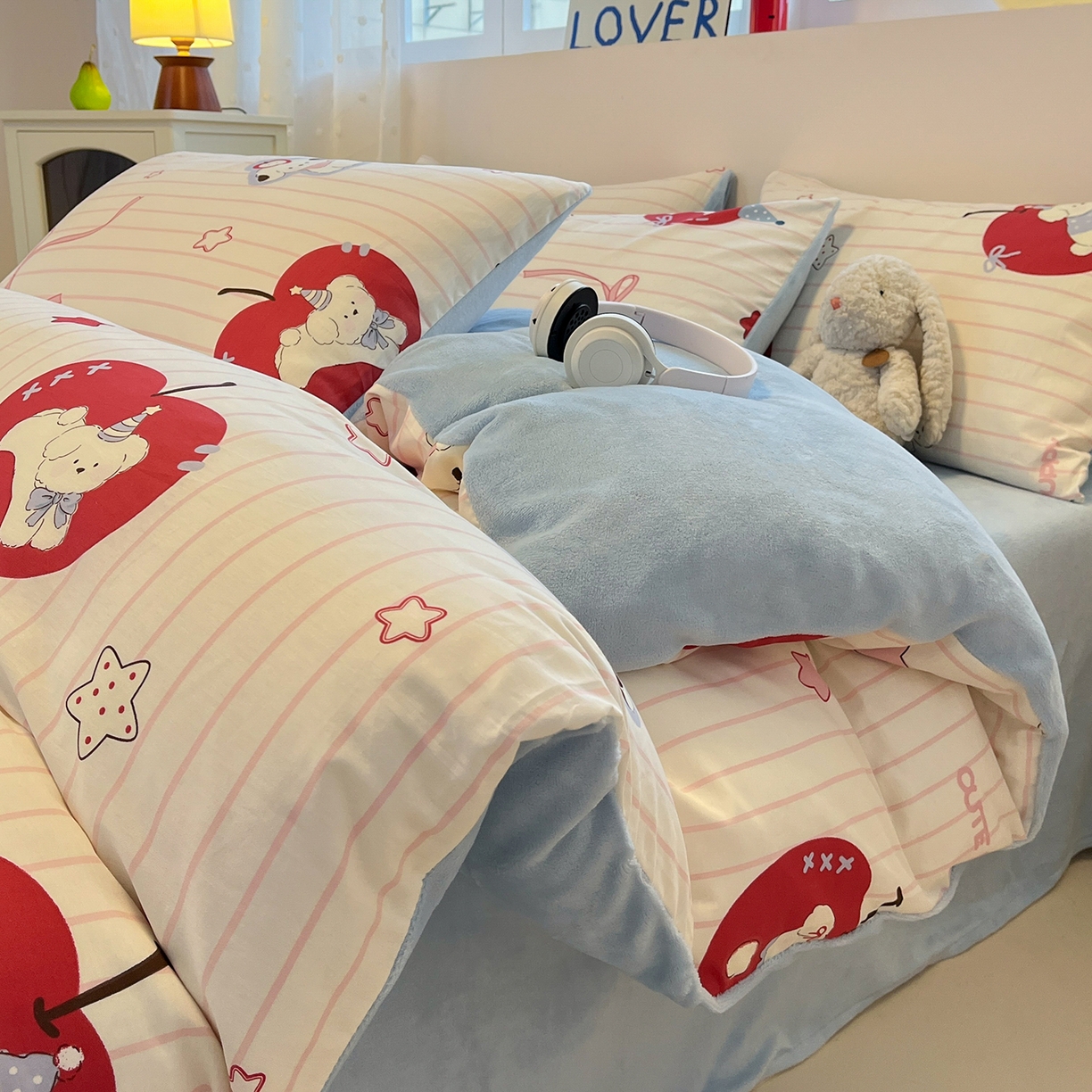 吉象家纺 2025新款全棉牛奶绒印花四件套 棉绒-苹果狗