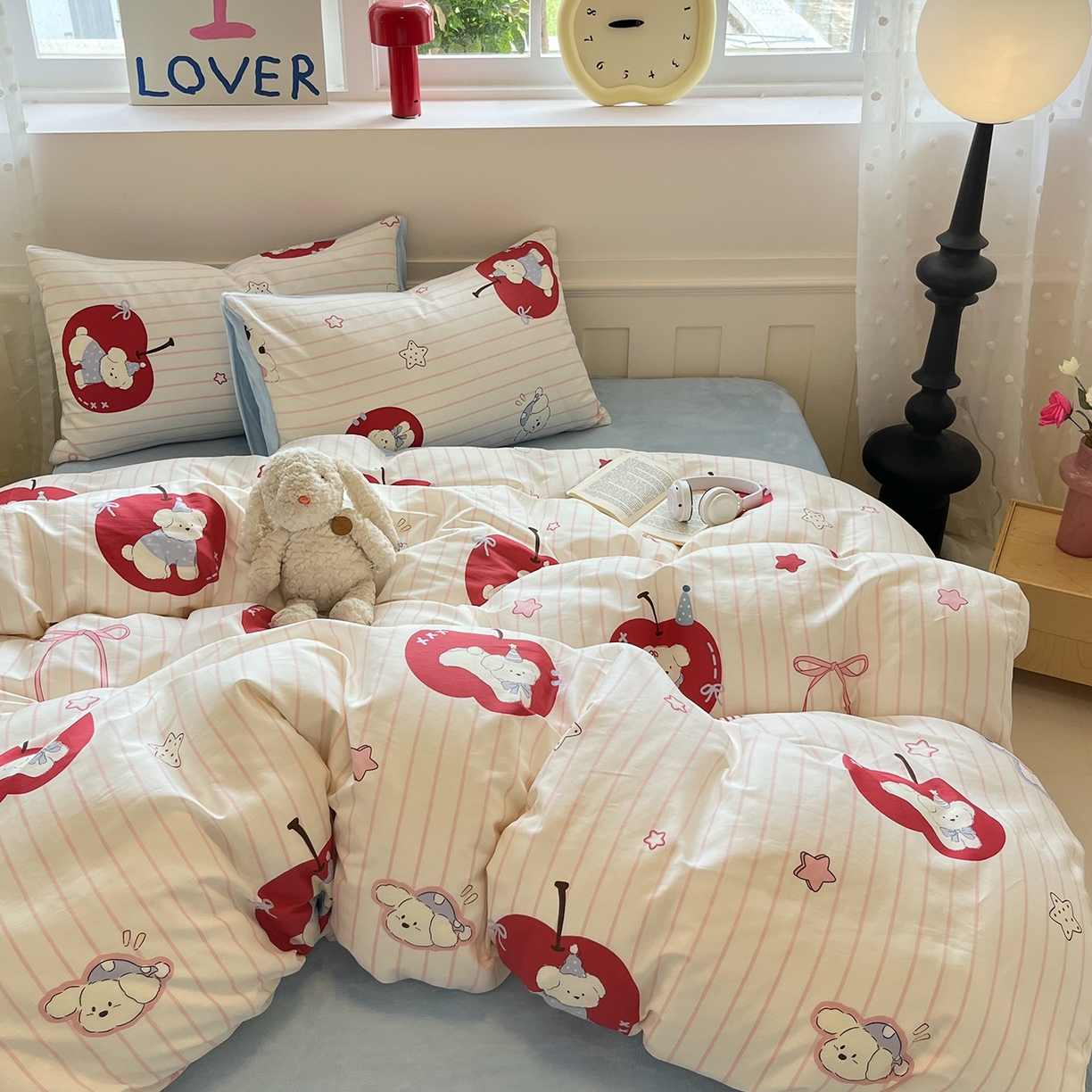 91家纺网 家纺一手货源 找家纺 吉象家纺 2025新款全棉牛奶绒印花四件套 棉绒-苹果狗