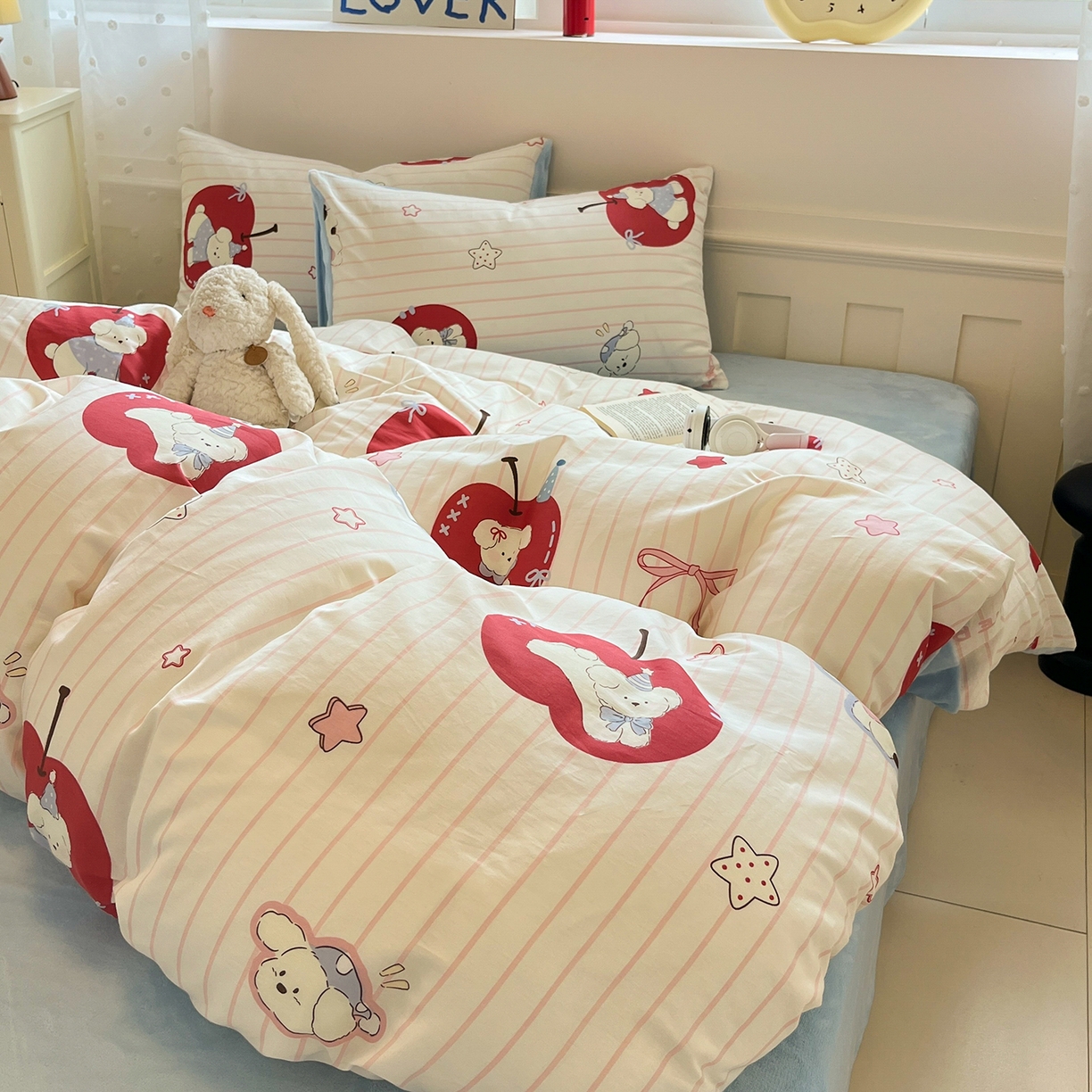 91家纺网 家纺一手货源 找家纺 吉象家纺 2025新款全棉牛奶绒印花四件套 棉绒-苹果狗