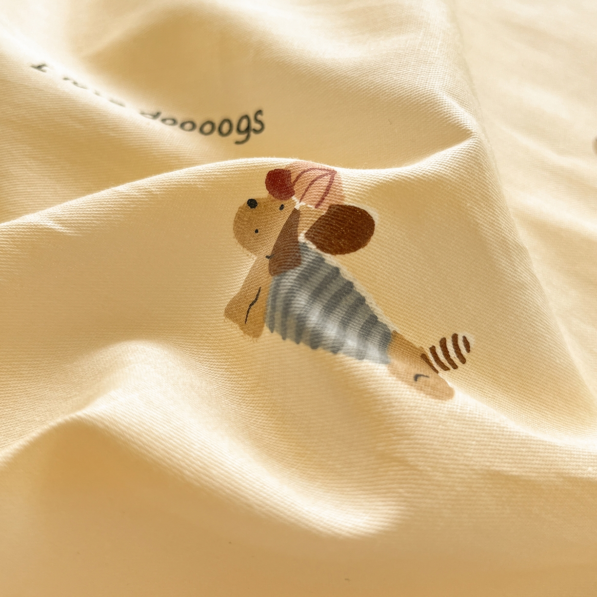 91家纺网 家纺一手货源 找家纺 吉象家纺 2025新款全棉牛奶绒印花四件套 棉绒-俏皮狗狗