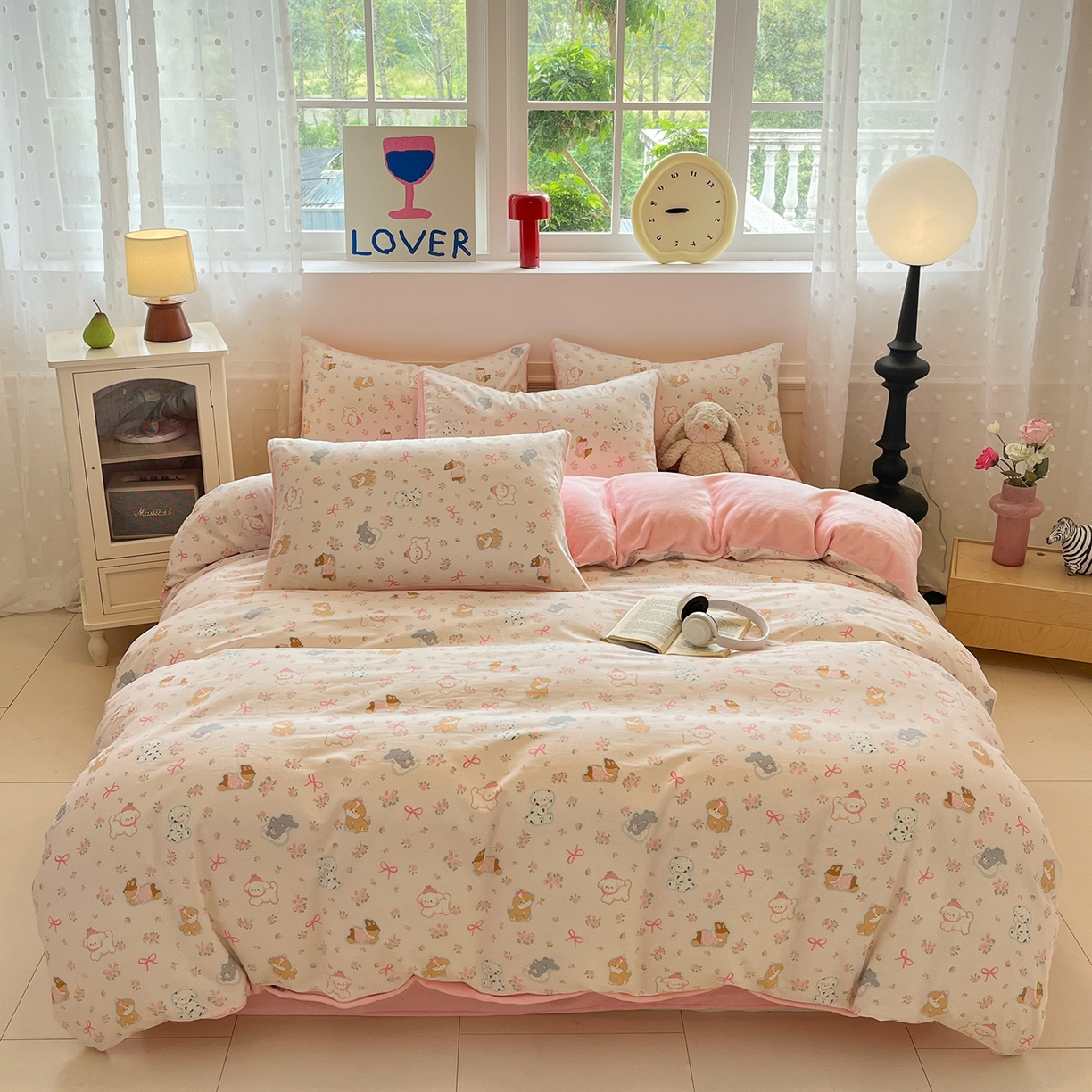 91家纺网 家纺一手货源 找家纺 吉象家纺 2025新款全棉牛奶绒印花四件套 棉绒-碎花狗狗