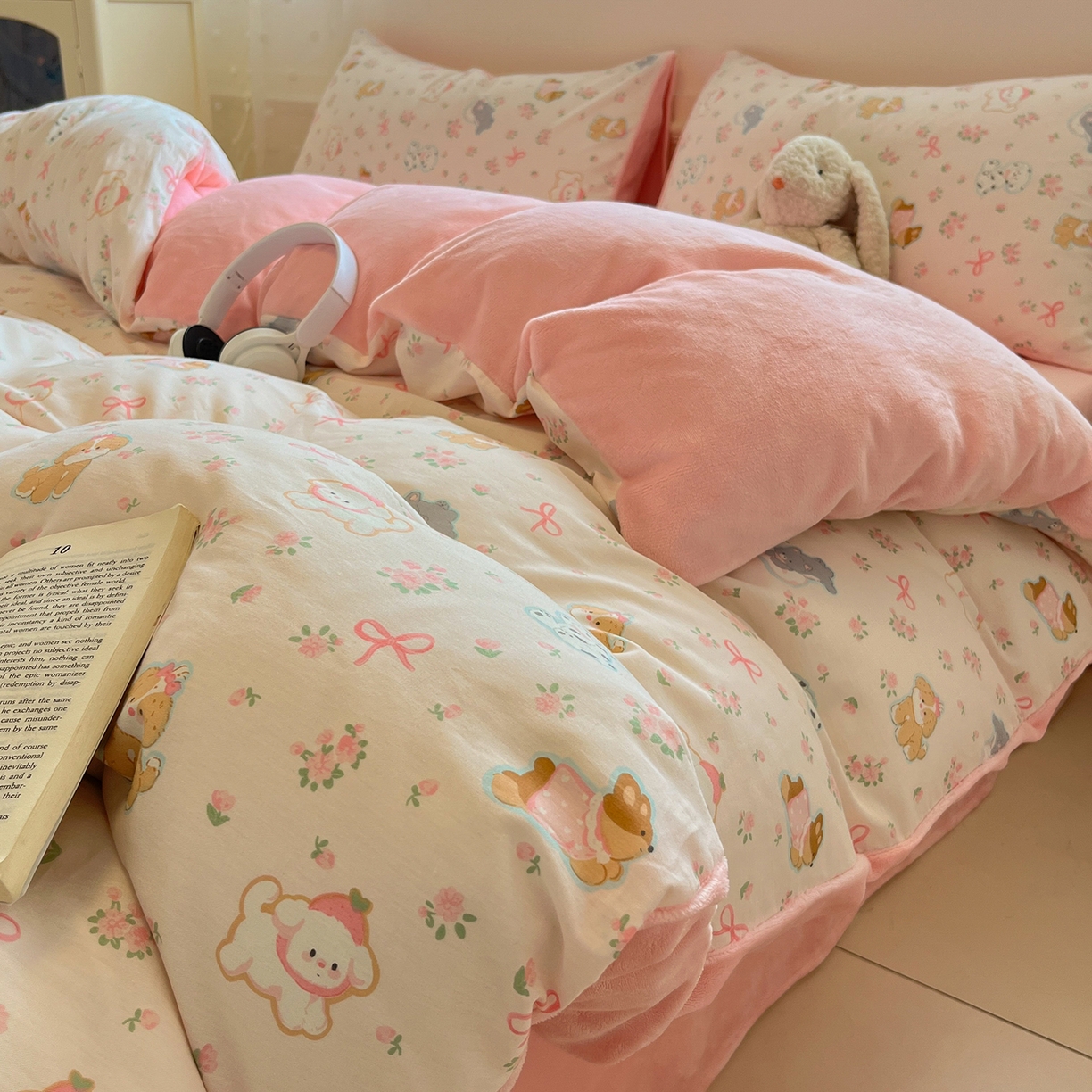 91家纺网 家纺一手货源 找家纺 吉象家纺 2025新款全棉牛奶绒印花四件套 棉绒-碎花狗狗