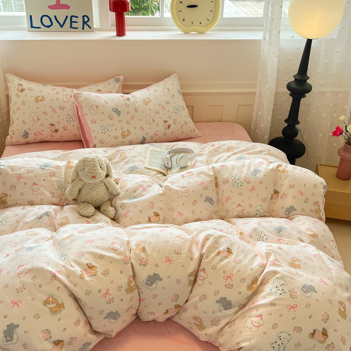 91家纺网 家纺一手货源 找家纺 吉象家纺 2025新款全棉牛奶绒印花四件套 棉绒-碎花狗狗