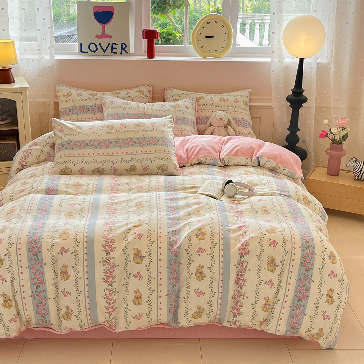 91家纺网 家纺一手货源 找家纺 吉象家纺 2025新款全棉牛奶绒印花四件套 棉绒-碎花小兔