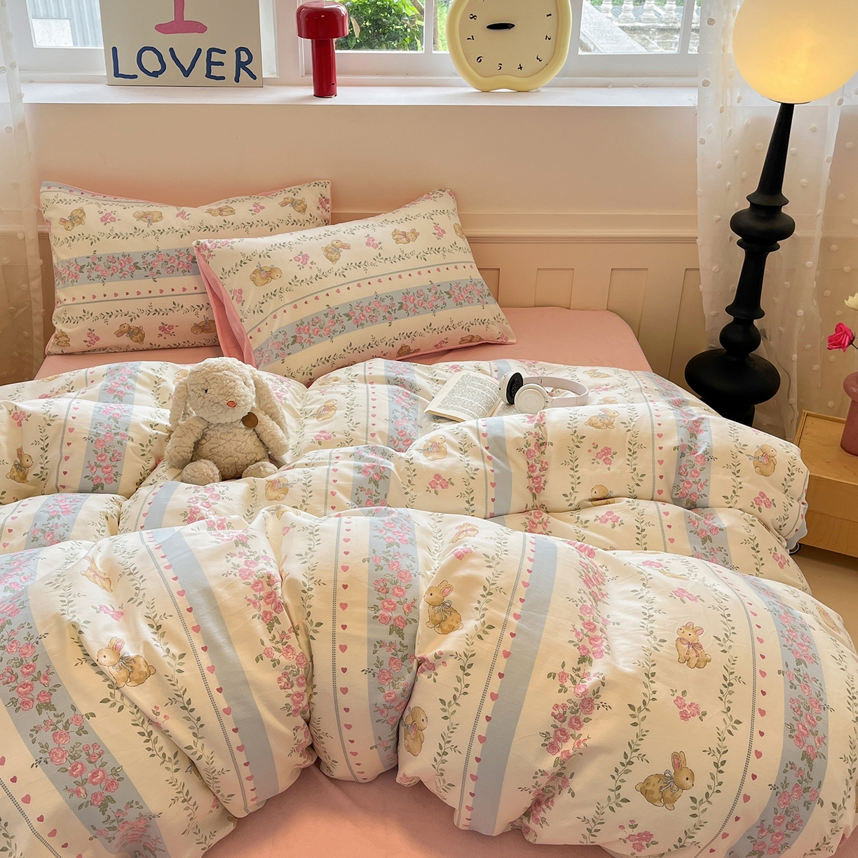 91家纺网 家纺一手货源 找家纺 吉象家纺 2025新款全棉牛奶绒印花四件套 棉绒-碎花小兔