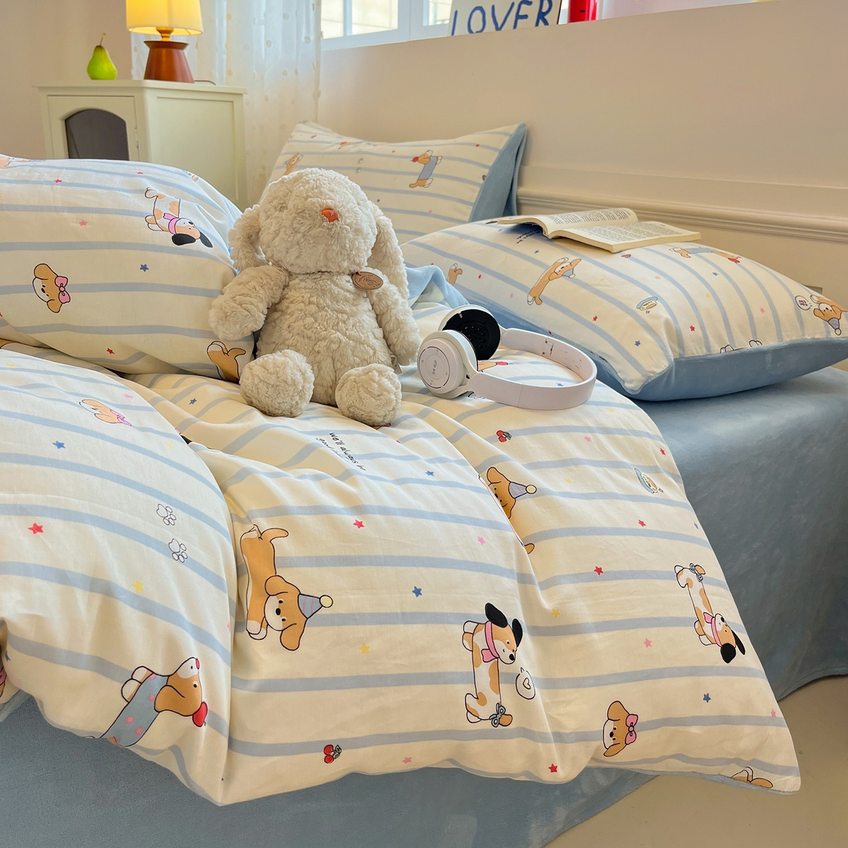 91家纺网 家纺一手货源 找家纺 吉象家纺 2025新款全棉牛奶绒印花四件套 棉绒-糖纸童年