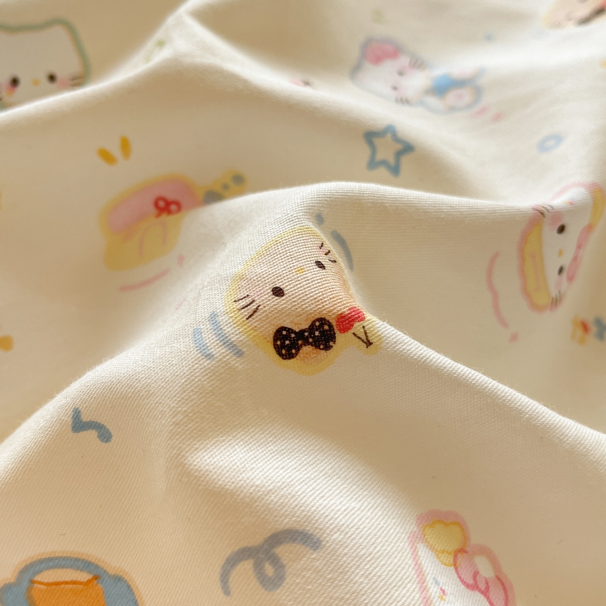 91家纺网 家纺一手货源 找家纺 吉象家纺 2025新款全棉牛奶绒印花四件套 棉绒-甜心喵喵