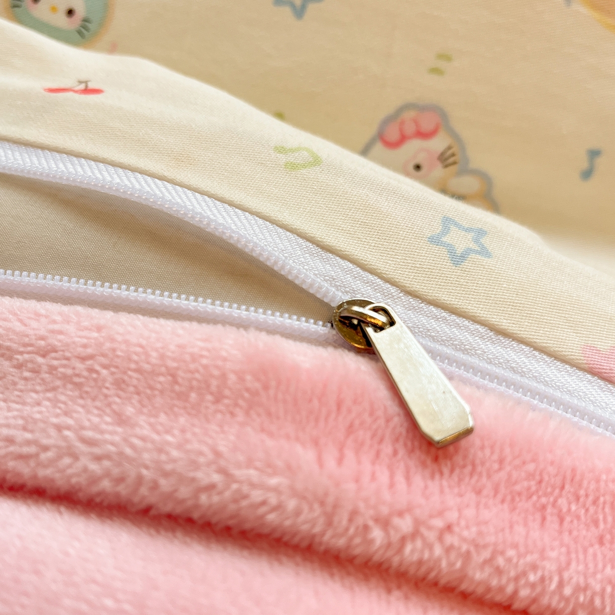 91家纺网 家纺一手货源 找家纺 吉象家纺 2025新款全棉牛奶绒印花四件套 棉绒-甜心喵喵