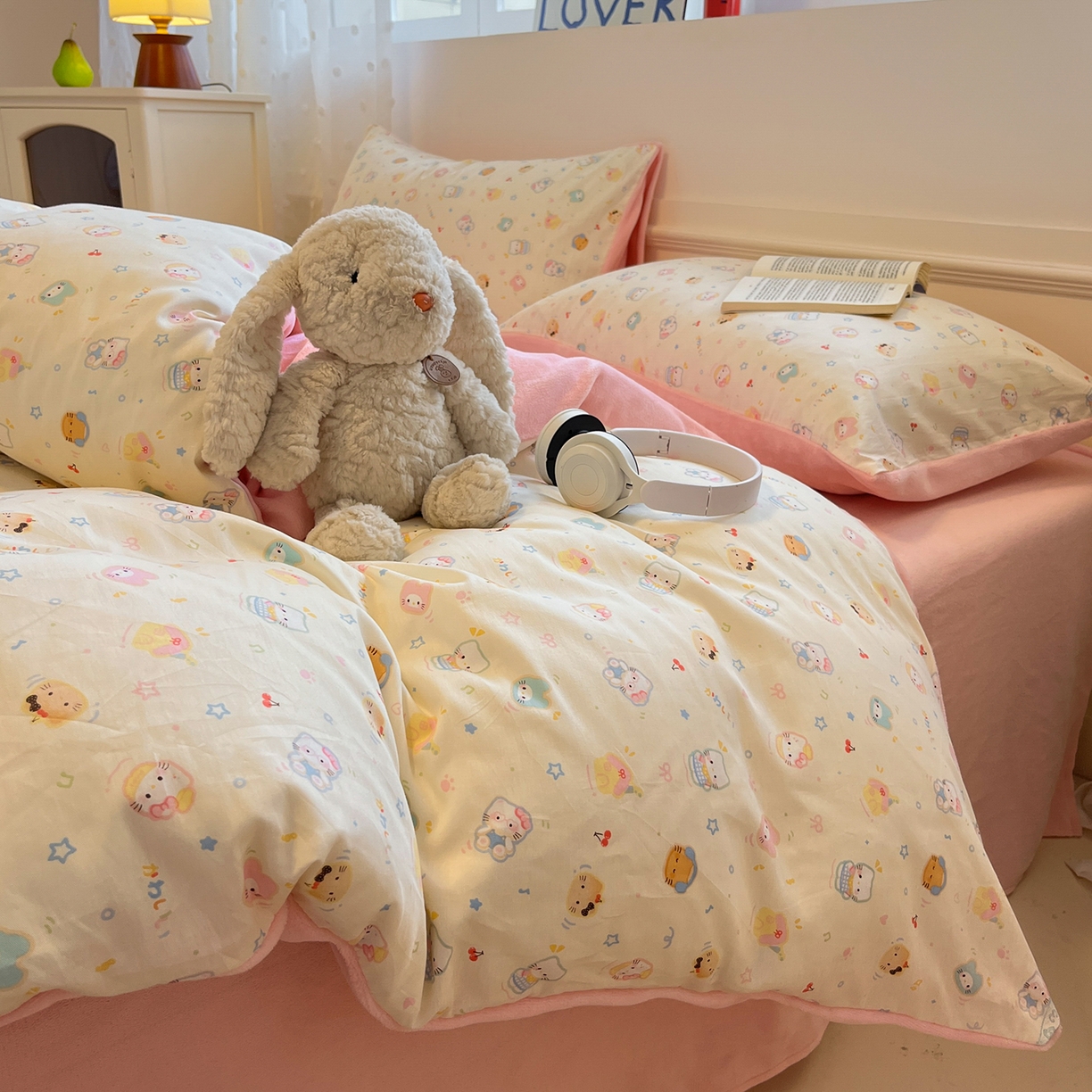 91家纺网 家纺一手货源 找家纺 吉象家纺 2025新款全棉牛奶绒印花四件套 棉绒-甜心喵喵