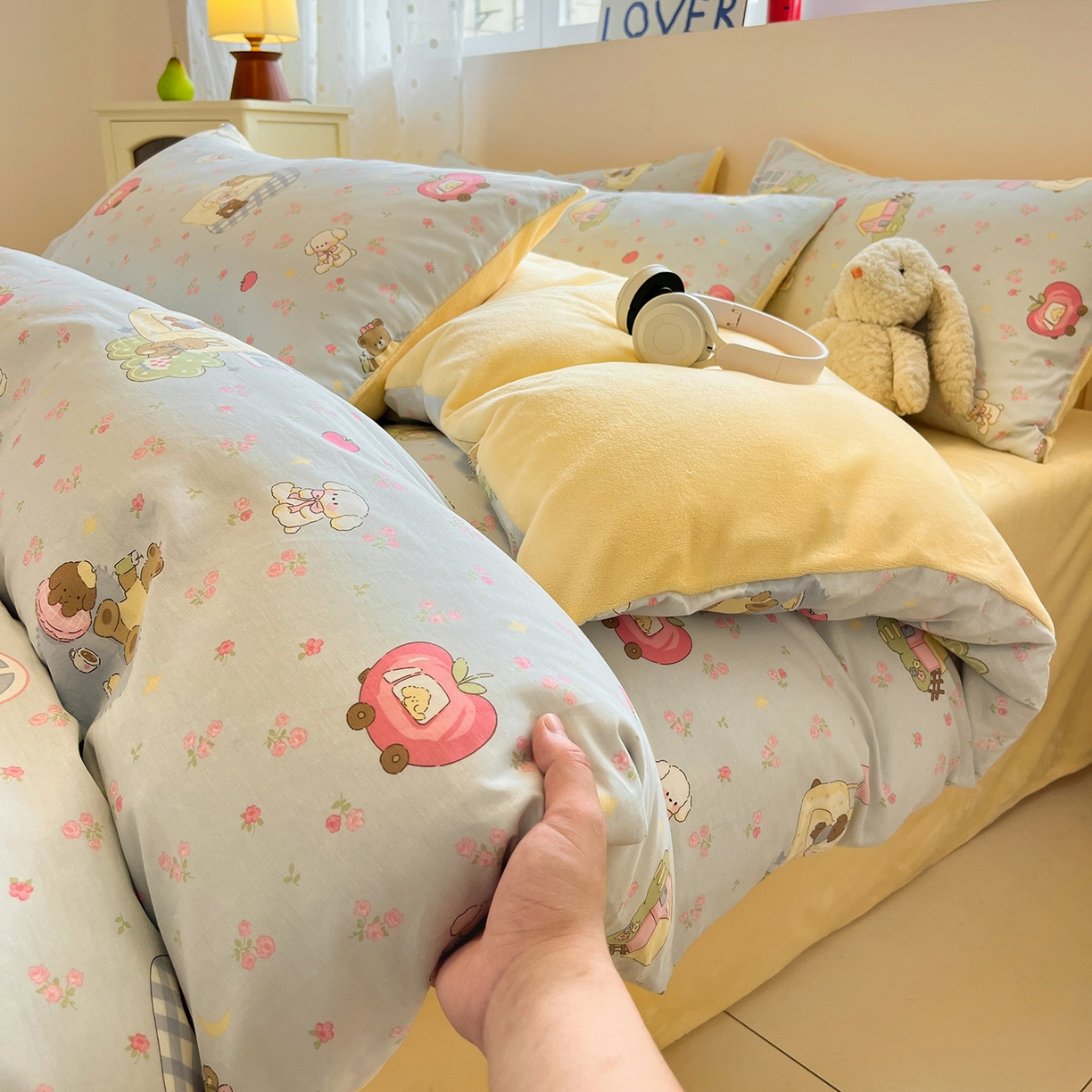 91家纺网 家纺一手货源 找家纺 吉象家纺 2025新款全棉牛奶绒印花四件套 棉绒-爪爪会客厅