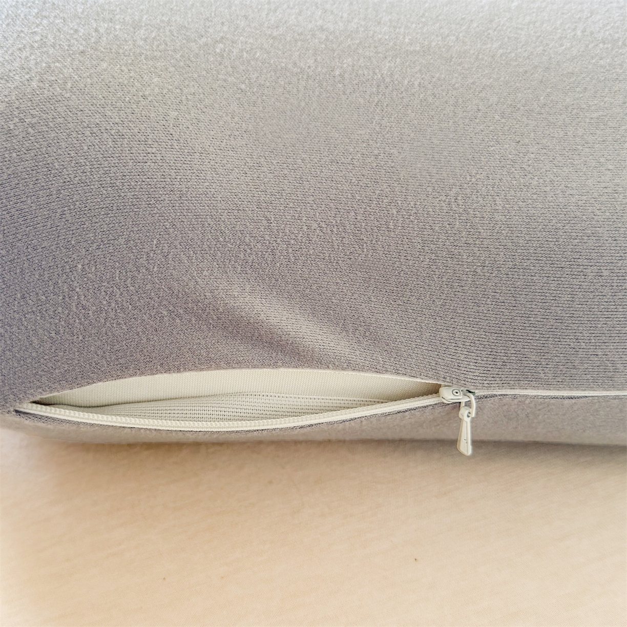 91家纺网 家纺一手货源 找家纺 麦肯锡 2025新款护颈记忆枕枕头枕芯-产品图 奶茶灰