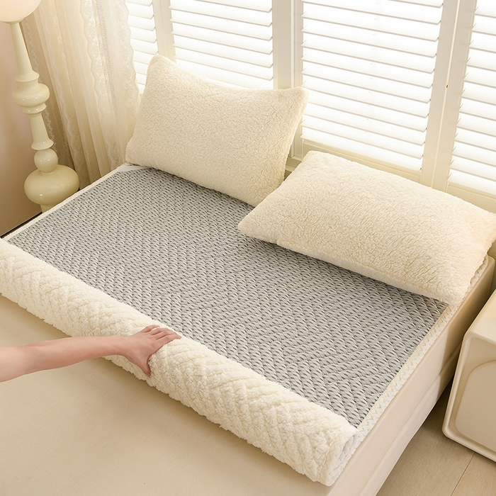 91家纺网 家纺一手货源 找家纺 （总）圣靓家纺 2025新款羊羔绒床垫床护垫-学生床