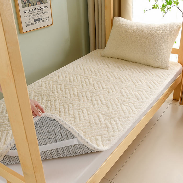 91家纺网 家纺一手货源 找家纺 （总）圣楚家纺 2025新款羊羔绒床垫床护垫-学生床