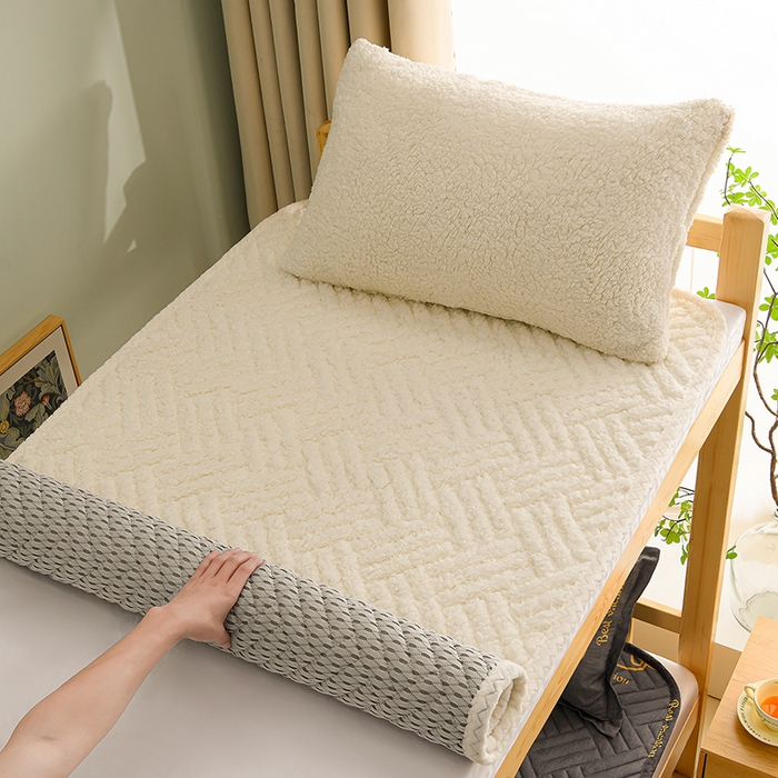 91家纺网 家纺一手货源 找家纺 （总）圣楚家纺 2025新款羊羔绒床垫床护垫-学生床