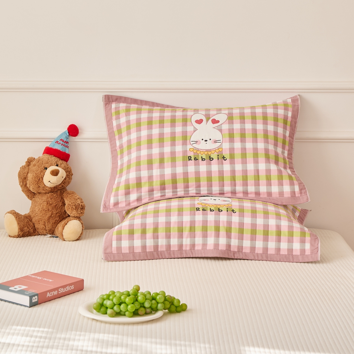 91家纺网 家纺一手货源 找家纺 沐瑟家纺 2025新款卡通格子纯棉八层枕巾（含质检报告） 爱心兔