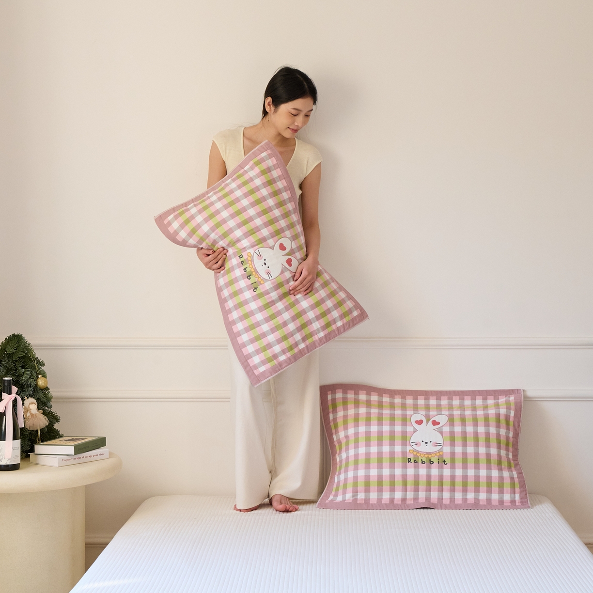 91家纺网 家纺一手货源 找家纺 沐瑟家纺 2025新款卡通格子纯棉八层枕巾（含质检报告） 爱心兔