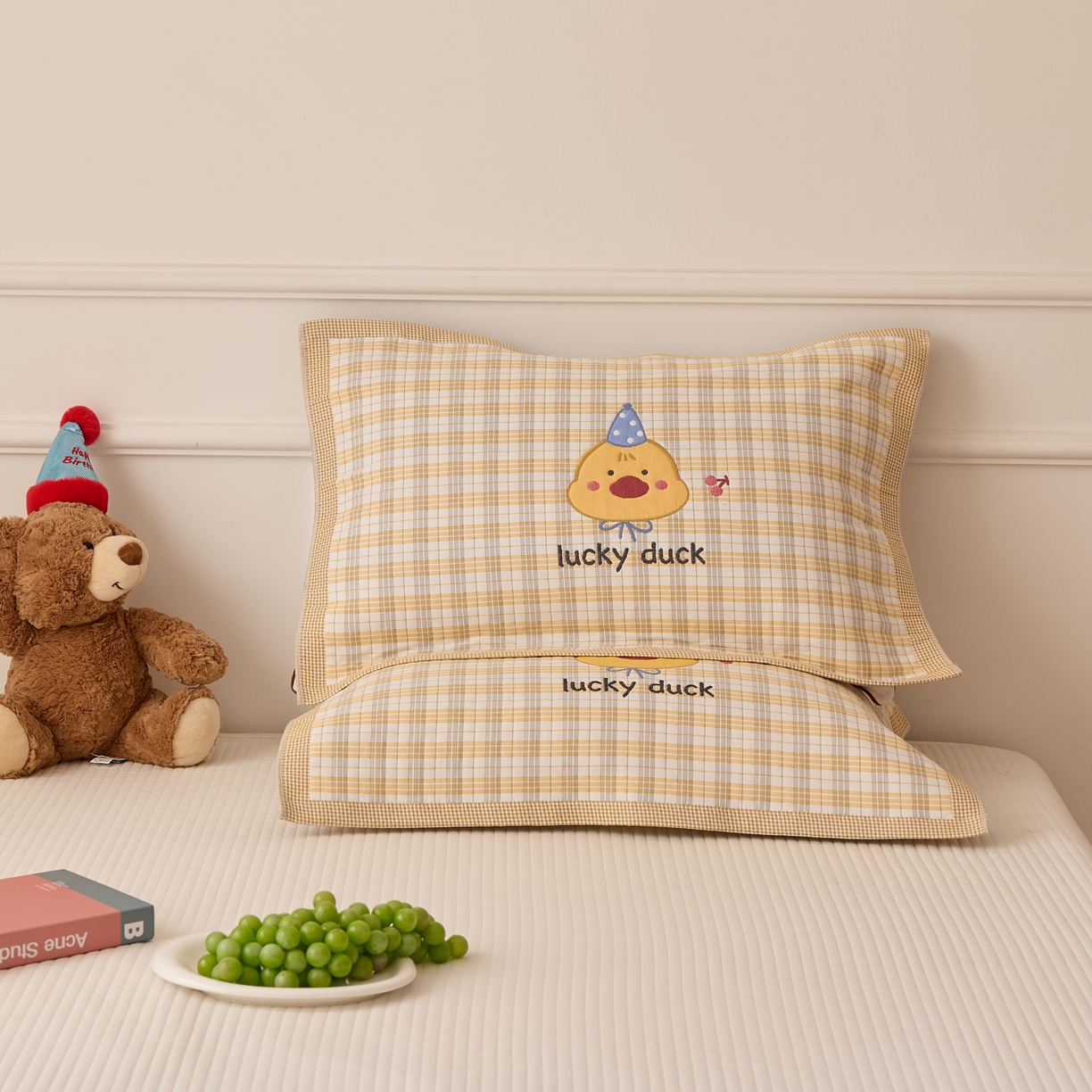 91家纺网 家纺一手货源 找家纺 沐瑟家纺 2025新款卡通格子纯棉八层枕巾（含质检报告） 橙小鸭