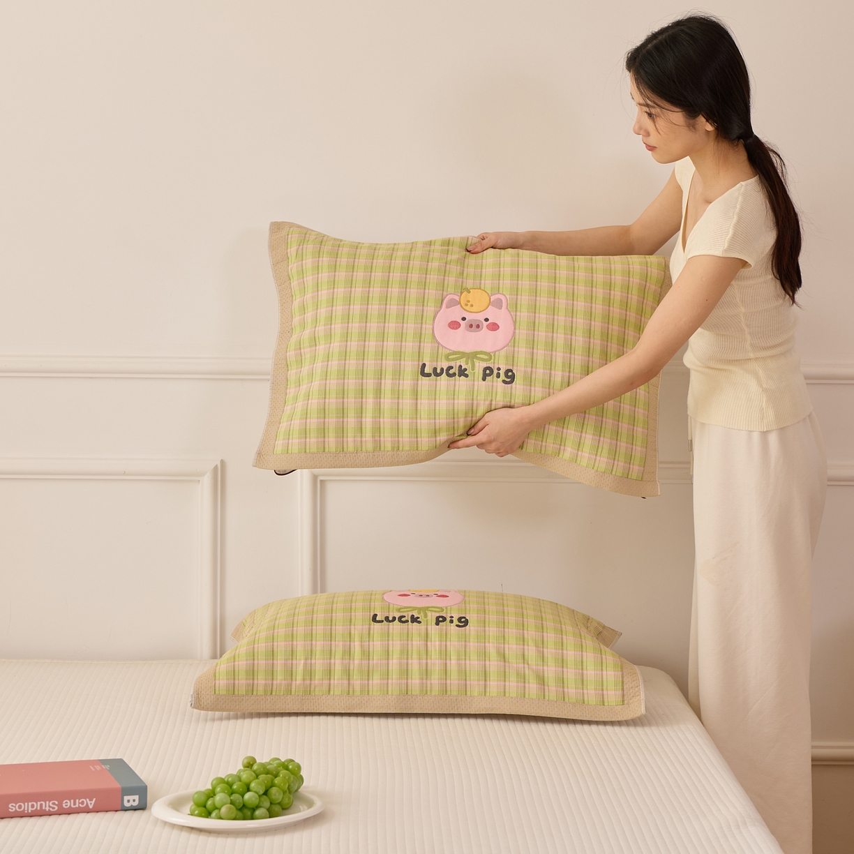 91家纺网 家纺一手货源 找家纺 沐瑟家纺 2025新款卡通格子纯棉八层枕巾（含质检报告） 橙小猪