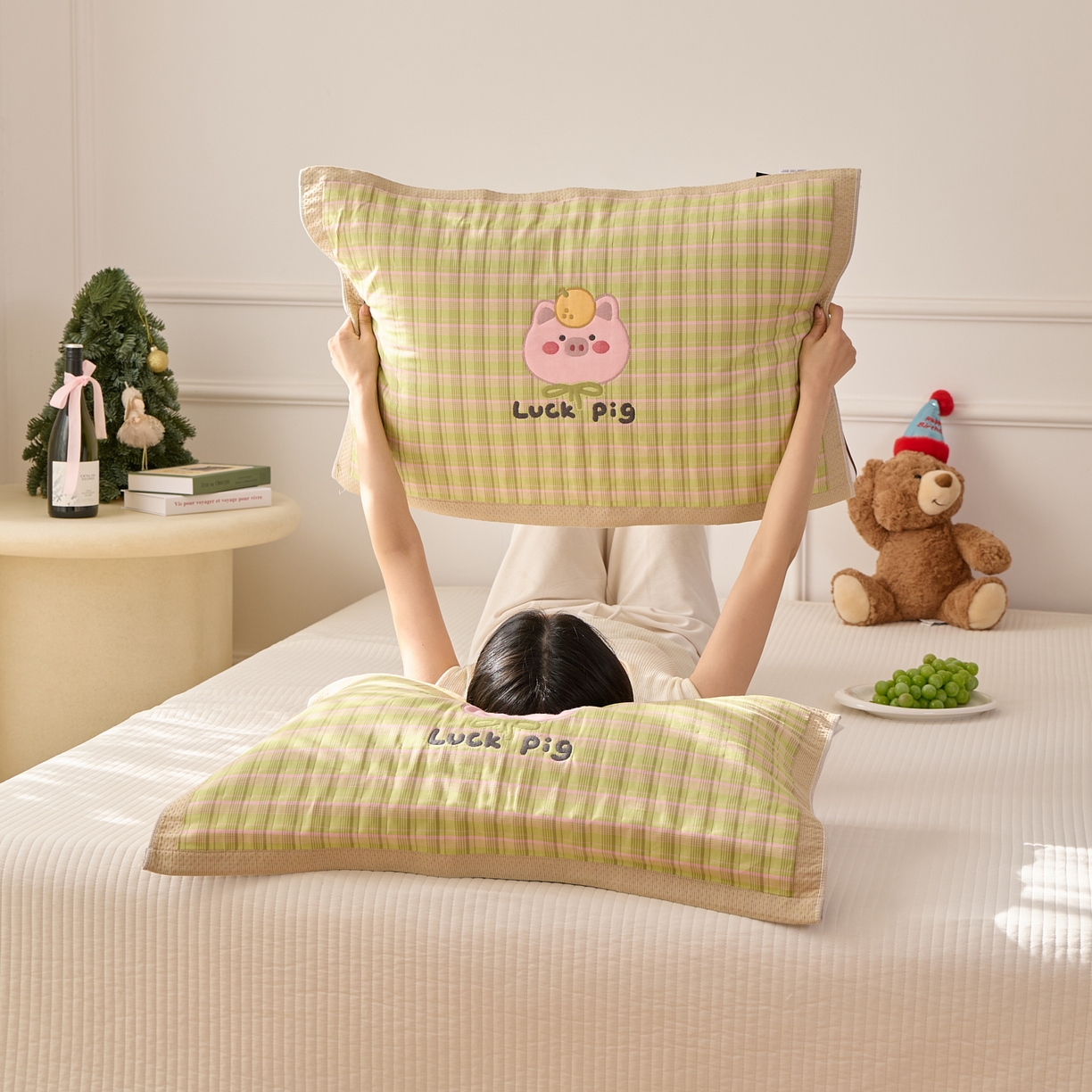 91家纺网 家纺一手货源 找家纺 沐瑟家纺 2025新款卡通格子纯棉八层枕巾（含质检报告） 橙小猪