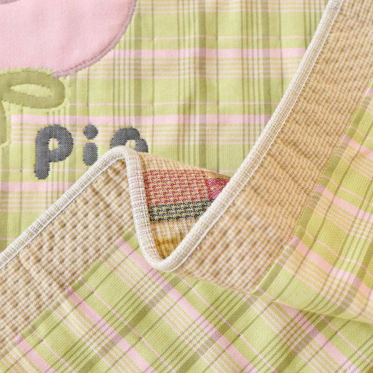 91家纺网 家纺一手货源 找家纺 沐瑟家纺 2025新款卡通格子纯棉八层枕巾（含质检报告） 橙小猪