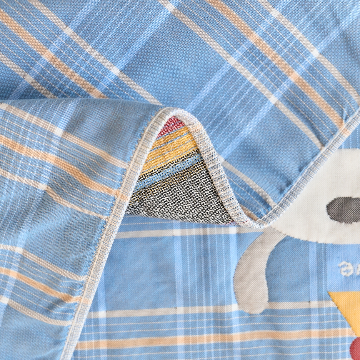 91家纺网 家纺一手货源 找家纺 沐瑟家纺 2025新款卡通格子纯棉八层枕巾（含质检报告） 房子猫