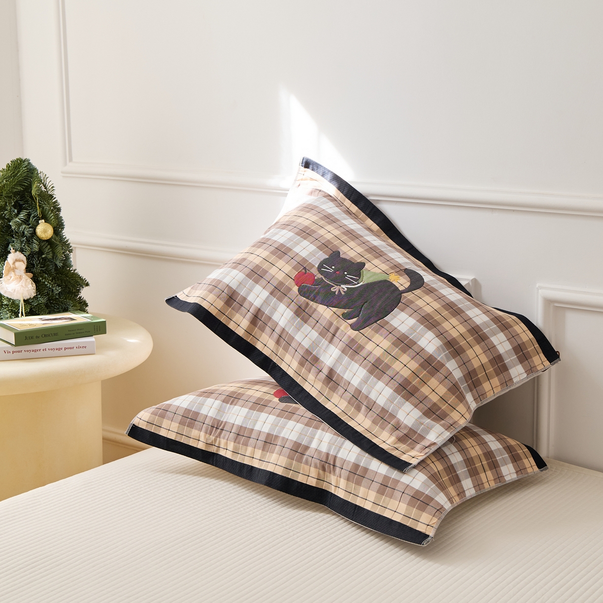 91家纺网 家纺一手货源 找家纺 沐瑟家纺 2025新款卡通格子纯棉八层枕巾（含质检报告） 给予猫