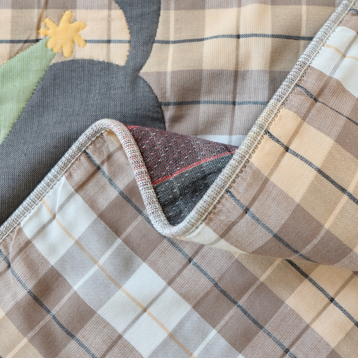 91家纺网 家纺一手货源 找家纺 沐瑟家纺 2025新款卡通格子纯棉八层枕巾（含质检报告） 给予猫