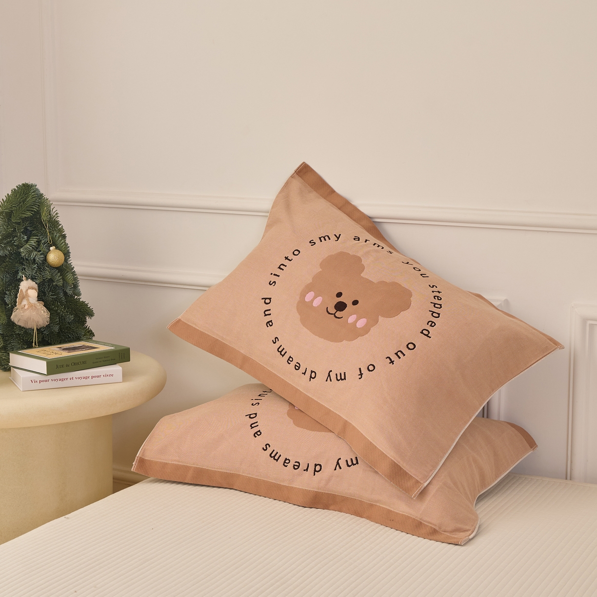 91家纺网 家纺一手货源 找家纺 沐瑟家纺 2025新款卡通格子纯棉八层枕巾（含质检报告） 快乐熊