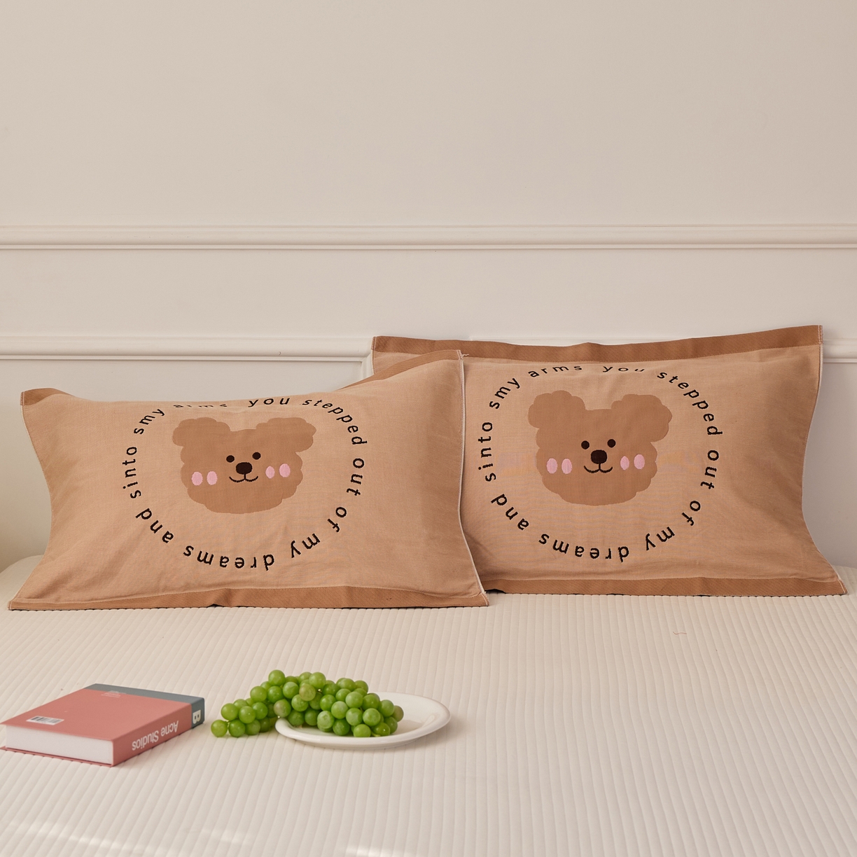 91家纺网 家纺一手货源 找家纺 沐瑟家纺 2025新款卡通格子纯棉八层枕巾（含质检报告） 快乐熊