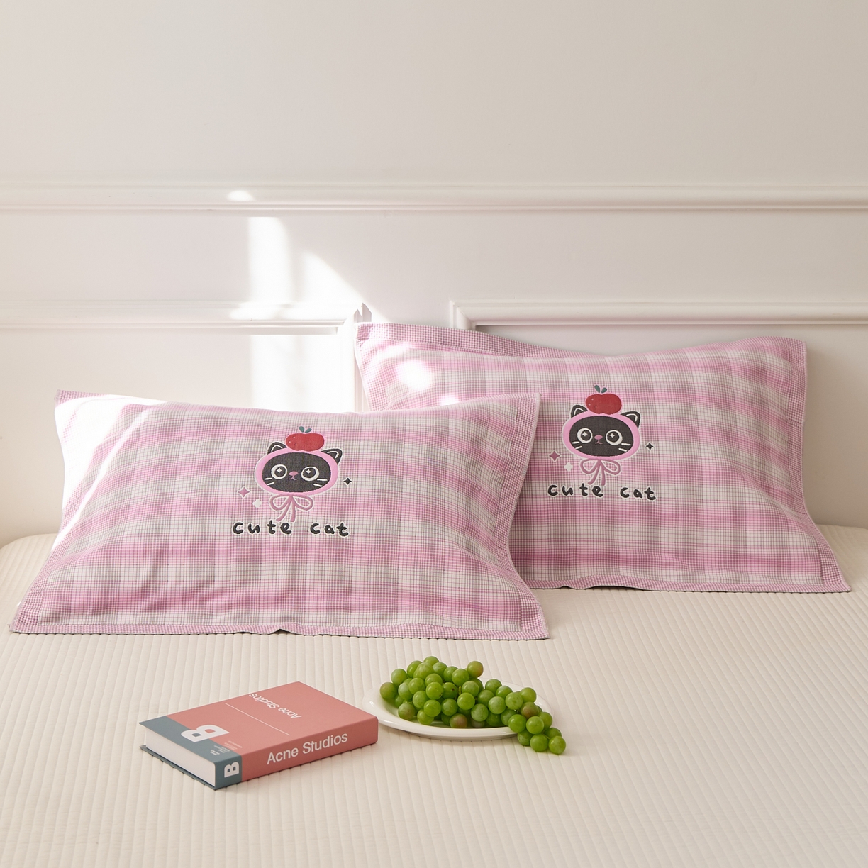 91家纺网 家纺一手货源 找家纺 沐瑟家纺 2025新款卡通格子纯棉八层枕巾（含质检报告） 苹果猫