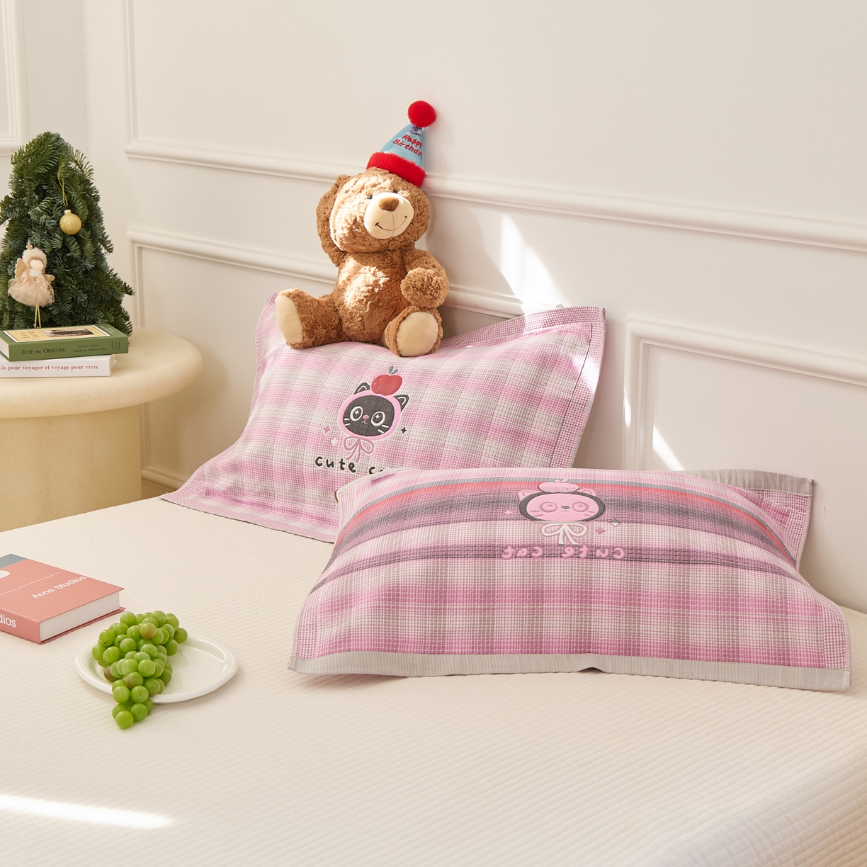 91家纺网 家纺一手货源 找家纺 沐瑟家纺 2025新款卡通格子纯棉八层枕巾（含质检报告） 苹果猫