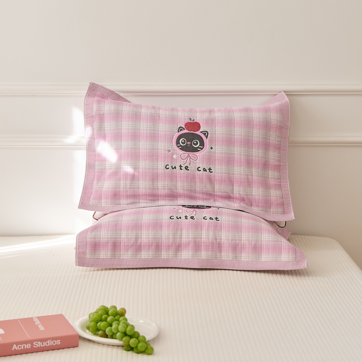 91家纺网 家纺一手货源 找家纺 沐瑟家纺 2025新款卡通格子纯棉八层枕巾（含质检报告） 苹果猫