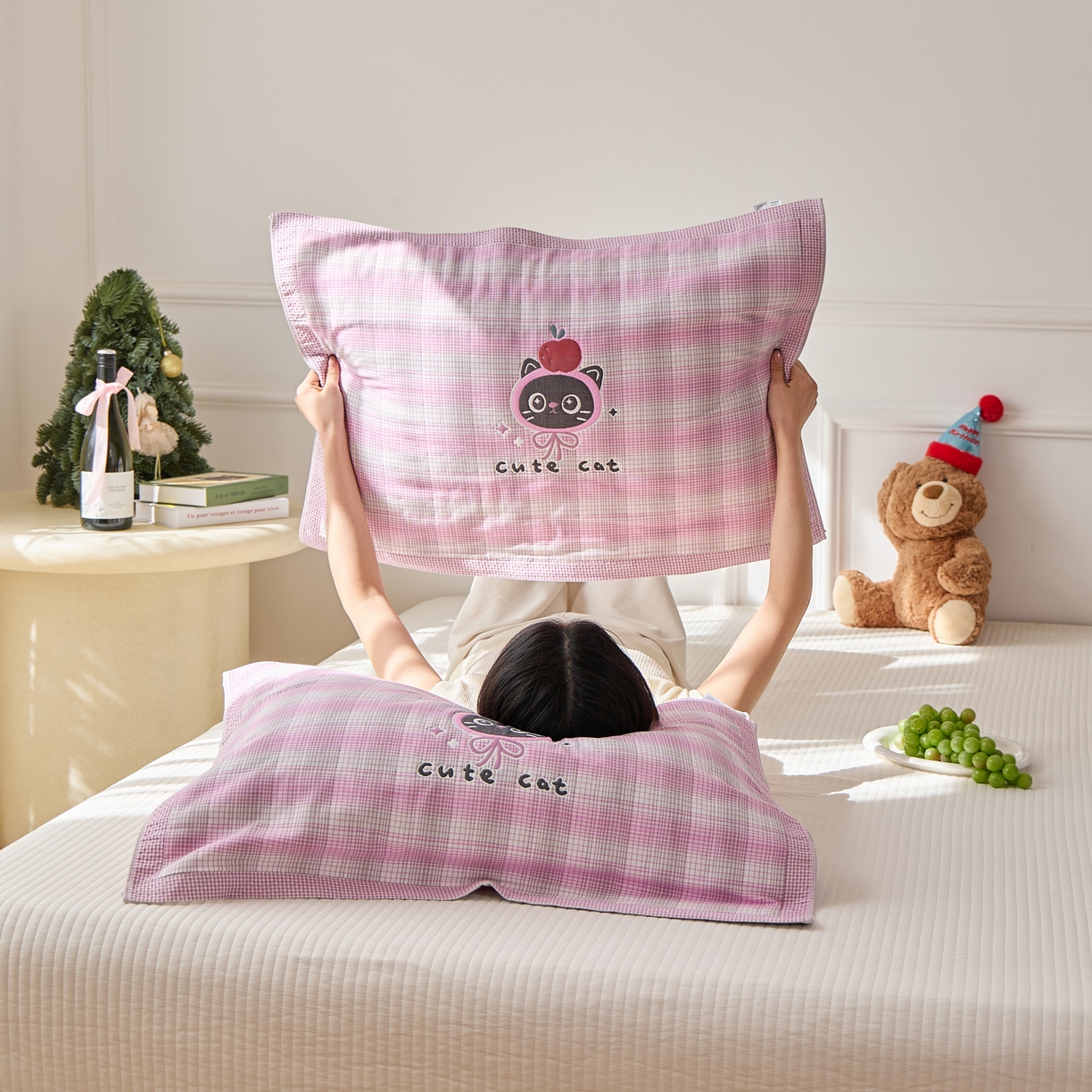 91家纺网 家纺一手货源 找家纺 沐瑟家纺 2025新款卡通格子纯棉八层枕巾（含质检报告） 苹果猫