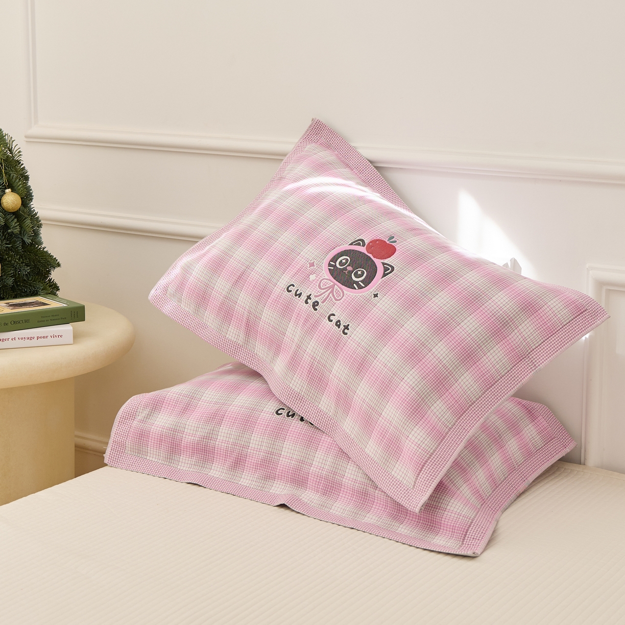 91家纺网 家纺一手货源 找家纺 沐瑟家纺 2025新款卡通格子纯棉八层枕巾（含质检报告） 苹果猫