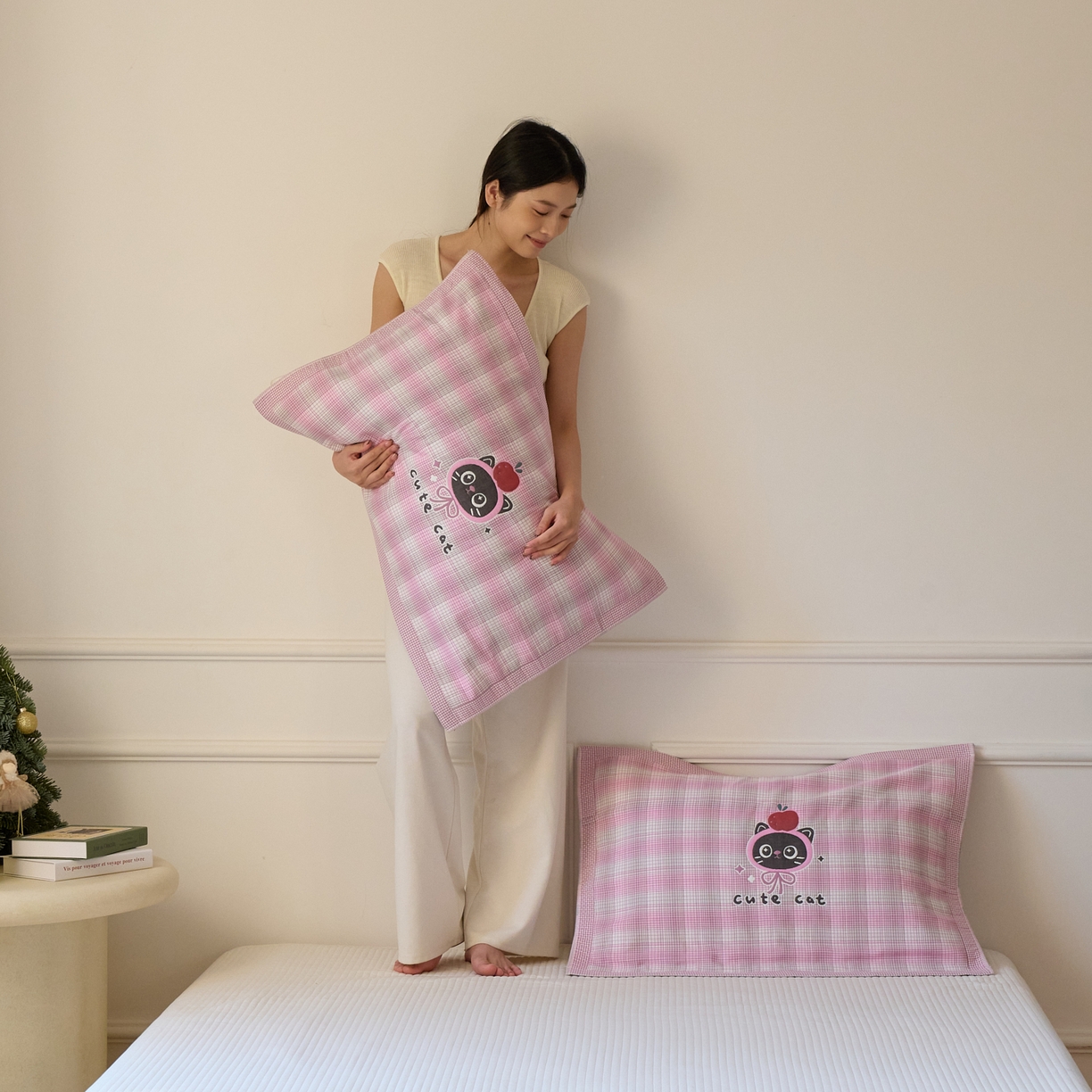 91家纺网 家纺一手货源 找家纺 沐瑟家纺 2025新款卡通格子纯棉八层枕巾（含质检报告） 苹果猫