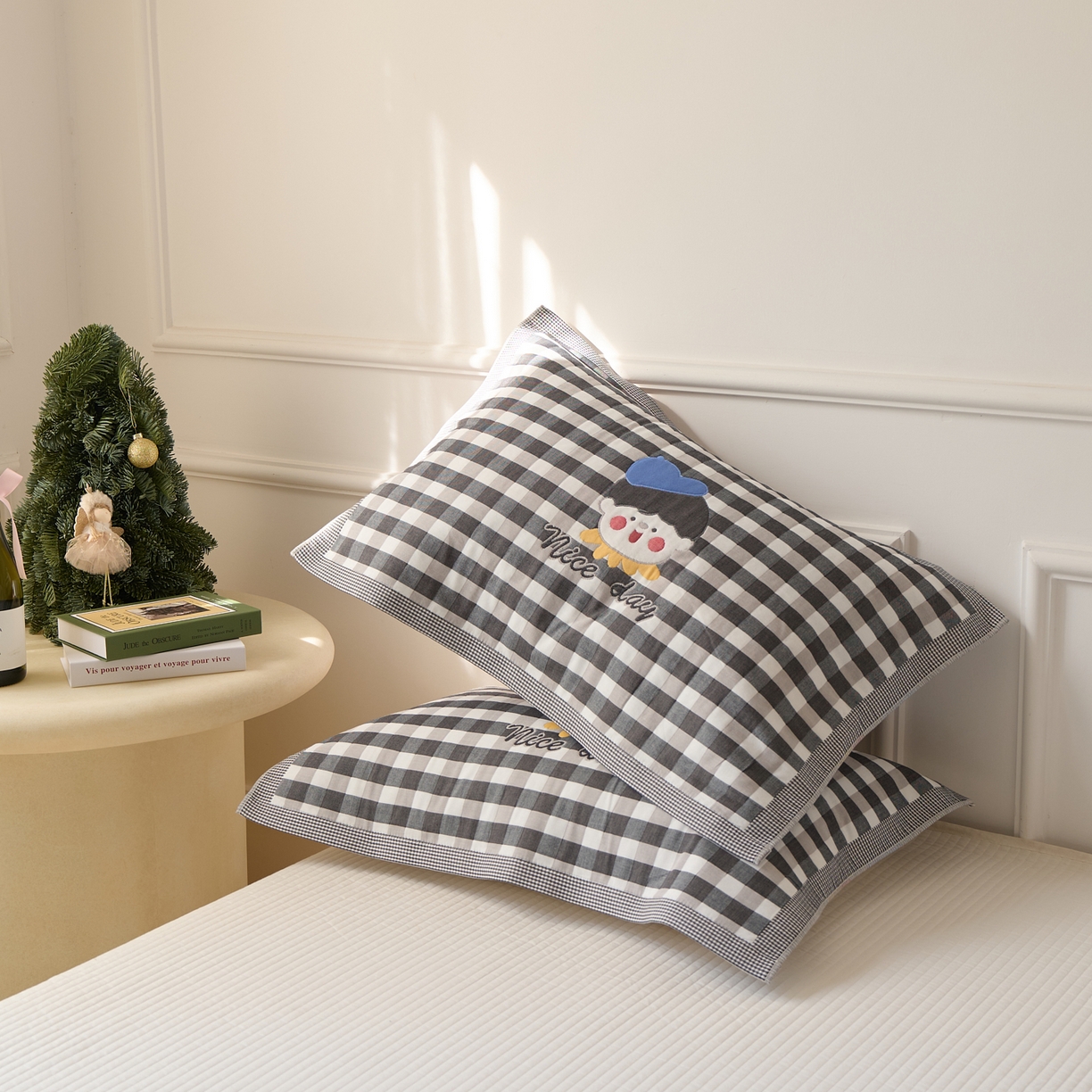 91家纺网 家纺一手货源 找家纺 沐瑟家纺 2025新款卡通格子纯棉八层枕巾（含质检报告） 球帽男孩