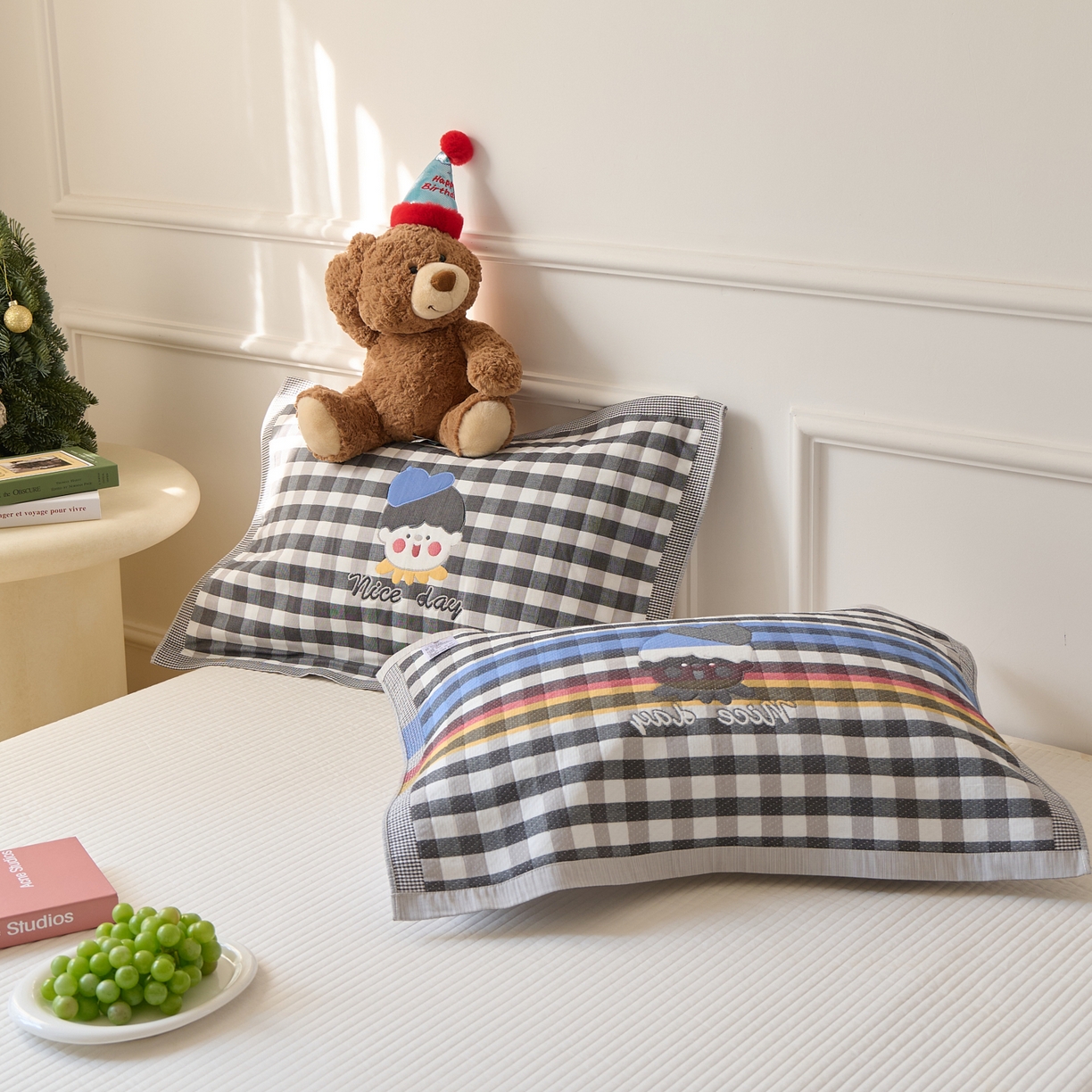 91家纺网 家纺一手货源 找家纺 沐瑟家纺 2025新款卡通格子纯棉八层枕巾（含质检报告） 球帽男孩