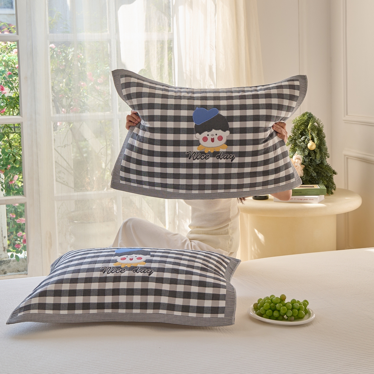 91家纺网 家纺一手货源 找家纺 沐瑟家纺 2025新款卡通格子纯棉八层枕巾（含质检报告） 球帽男孩