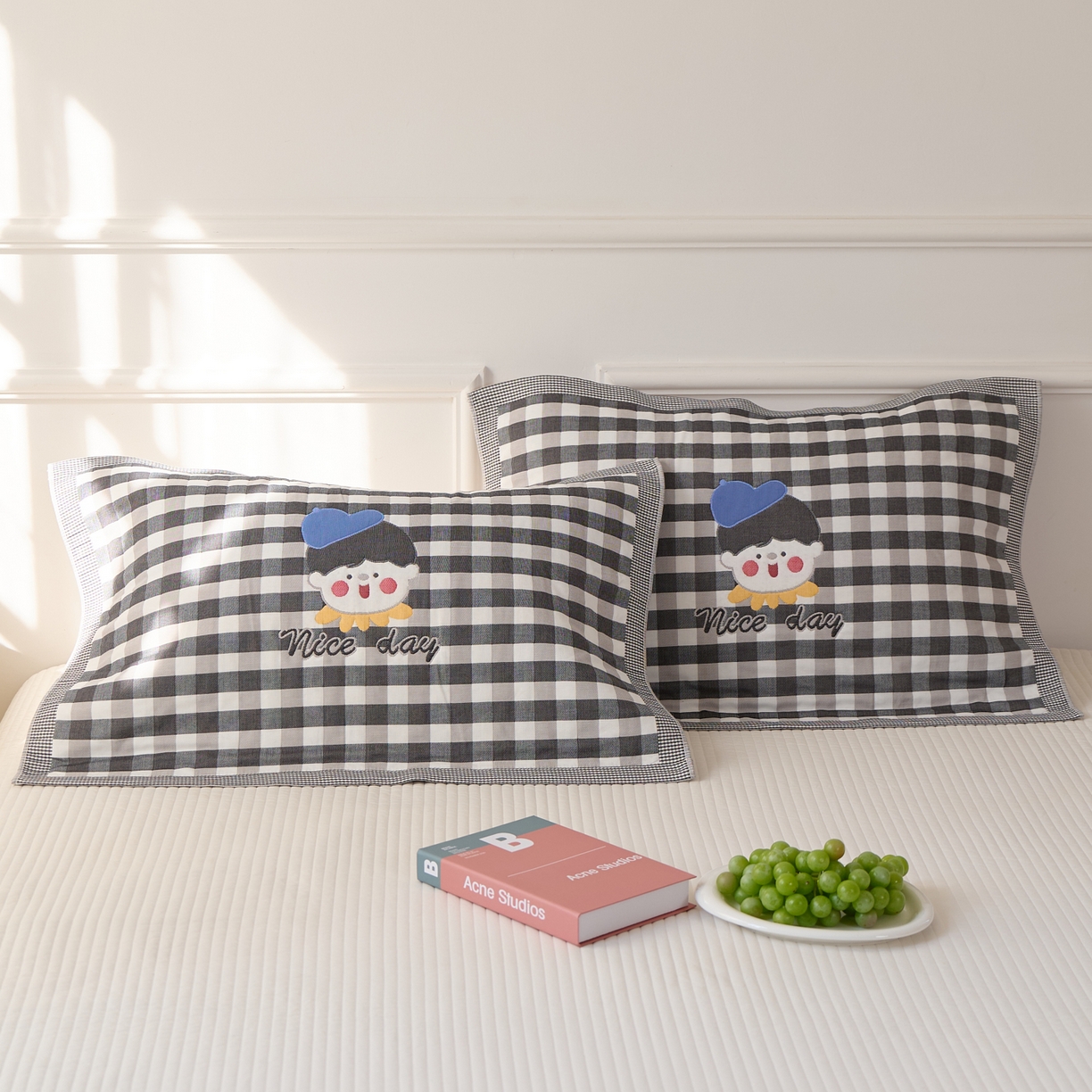 91家纺网 家纺一手货源 找家纺 沐瑟家纺 2025新款卡通格子纯棉八层枕巾（含质检报告） 球帽男孩