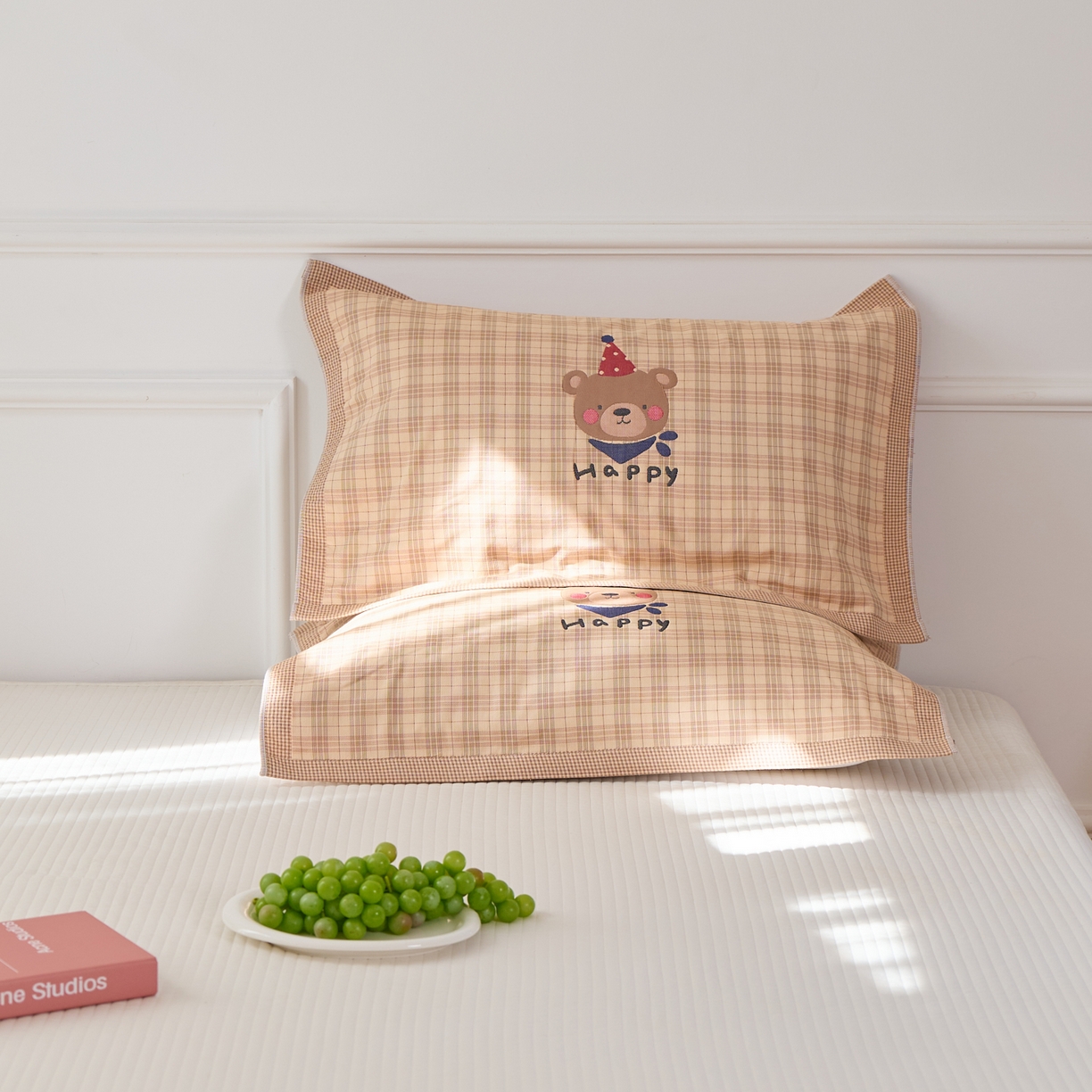 91家纺网 家纺一手货源 找家纺 沐瑟家纺 2025新款卡通格子纯棉八层枕巾（含质检报告） 圣诞熊