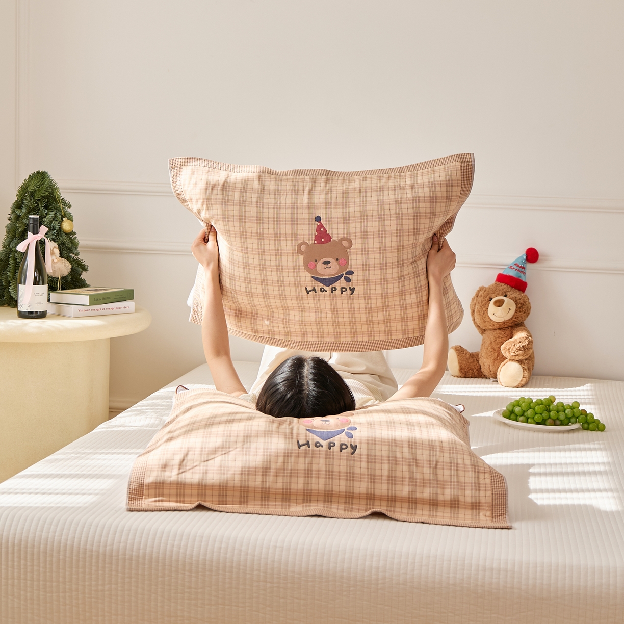 91家纺网 家纺一手货源 找家纺 沐瑟家纺 2025新款卡通格子纯棉八层枕巾（含质检报告） 圣诞熊